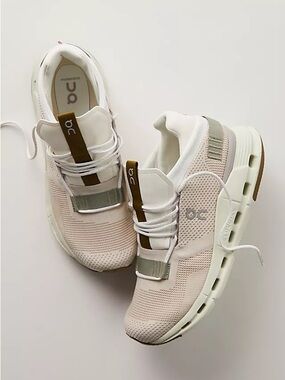 On Running Light Taupe Sneakers